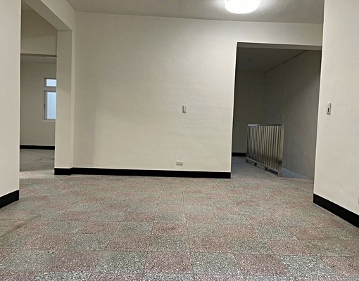 新店區公所捷運站旁1樓住/辦-50坪出租 - Image 3