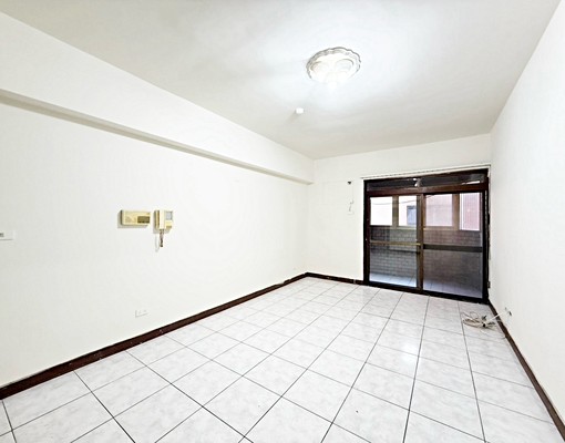 近家樂福☆藝文交通方便高樓通風前後陽台大3房(無傢俱電) - Image 1