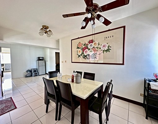 市政府商圈三房次頂樓採光好附車位(都發局後方) - Image 1