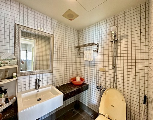 市政府商圈三房次頂樓採光好附車位(都發局後方) - Image 12