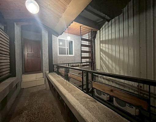 蝦卷哥-台南市超大洋樓套房剩一間 - Image 1