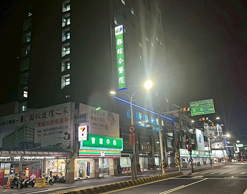 蝦卷哥-台南市超大洋樓套房剩一間 - Image 7