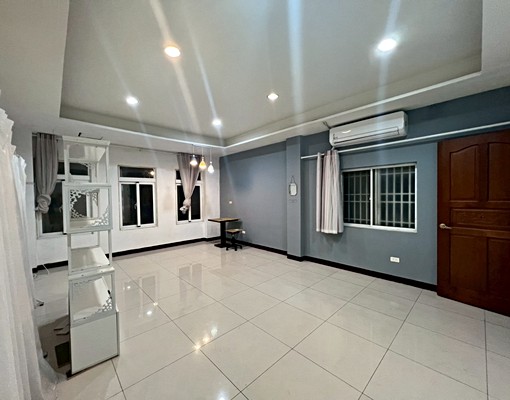 市中心遠百旁超大兩房工作室~特優 - Image 3