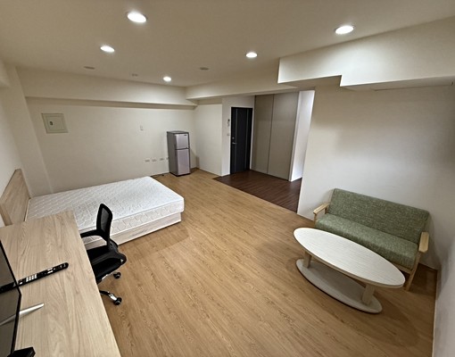 【稀有套房】金山街中段獨立陽台&洗衣機電梯大樓大坪數套房出租 - Image 3