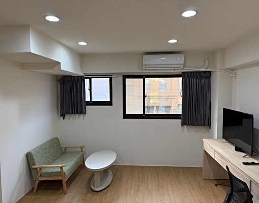 【稀有套房】金山街中段獨立陽台&洗衣機電梯大樓大坪數套房出租 - Image 5