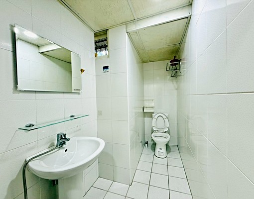 三和國中站｜可租補｜含網路第四台｜房間廁所都有對外窗 - Image 4