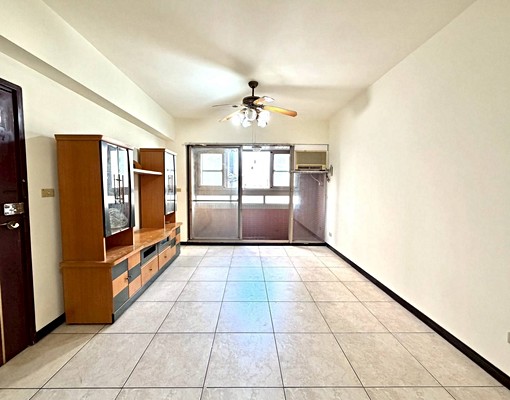 以降價科工業區3大房有車位可以雙租補.入戶籍僅此一間錯過可惜 - Image 1