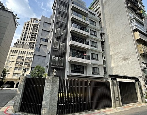 ✰小南門站標準四房+一佣人房獨戶有車位 - Image 1