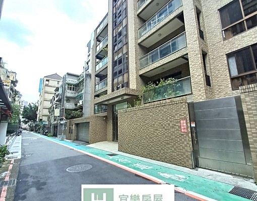 大安森林公園方正電梯三房坡平車位租金含稅 - Image 1