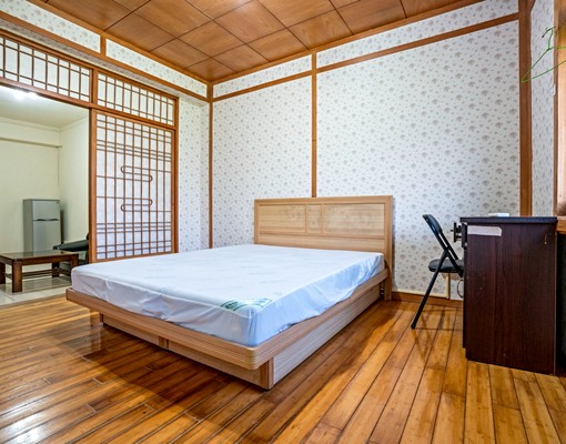 近十三行/大套房通風好採光佳可租補 - Image 1