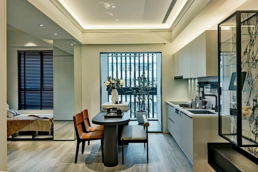 廚房配備完整，附中島檯