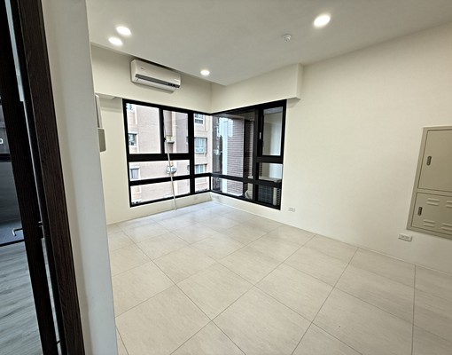 中山醫旁全新交屋✨兩房兩衛類平車⭐️含家電全配📍可入戶籍 - Image 2