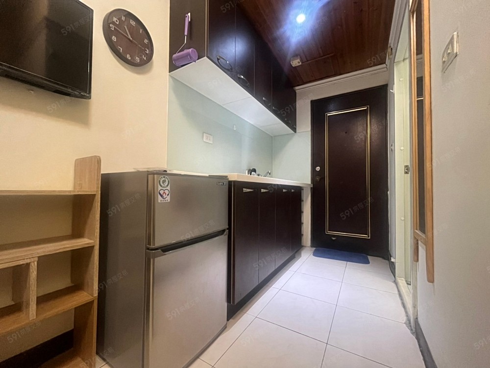 中華東路二段~人氣社區📍7.02坪 - Image 1