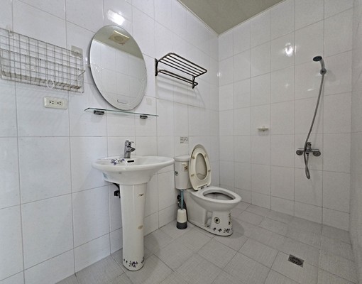 東區近太平新光黃昏市場大室內8-9坪大套房~租屋最謹慎 - Image 11