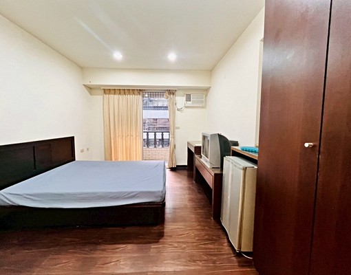 三民高中🚝陽台獨洗曬🌟包裹垃圾代收/採光通風佳 - Image 1