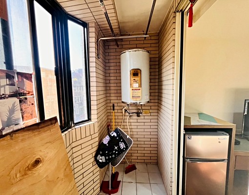 三民高中🚝陽台獨洗曬🌟包裹垃圾代收/採光通風佳 - Image 12