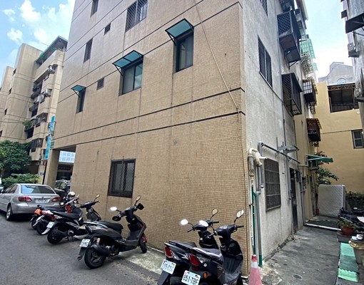 曉明女中附近/巷內角間雙店面1~2樓三房/可餐飲可停三台車 - Image 3