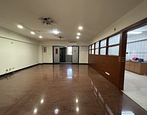 西屯市政府站❤️四房二衛大坪數❤️無傢俱空間好利用 - Image 3