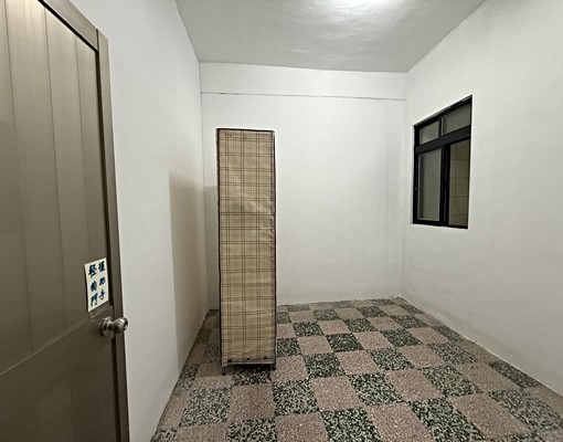 日月光附近~~乾淨雅房出租 - Image 4