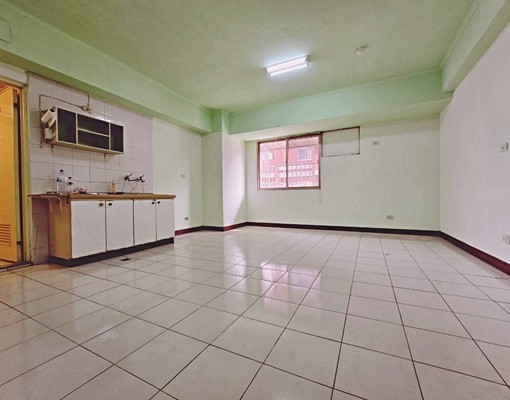 西區!!!電梯大套房租金只要6000元便宜的跟豬血湯一樣 - Image 2