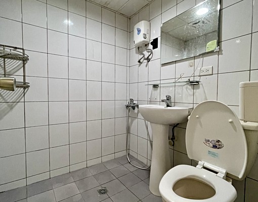 逢甲商圈電梯美套房｜可租補｜台水台電｜獨洗曬｜機車位 - Image 3