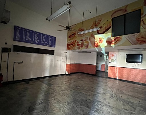 國家新城臨路金店面公車總站對面 - Image 4