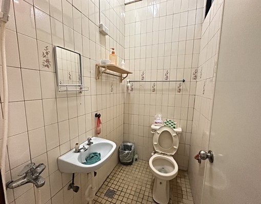 近中華路VS勝利街-住店合一-裸屋-適合員工宿舍 - Image 5