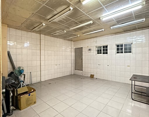 中工三路透天店面住家可整棟可分層承租誠可議價可談家具台電計費 - Image 1