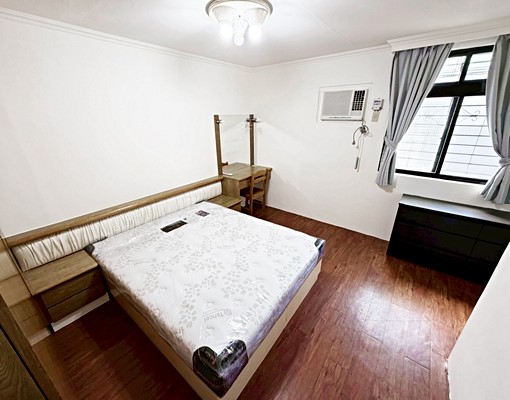 捷運永安市場【超值租案】限女★採光★衛浴開窗 - Image 1