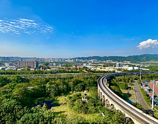 市中心.生活機能佳.交通便利.近未來捷運站 - Image 1
