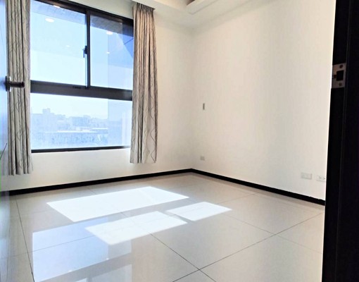 租客免仲介費,捷運A8站+A9站,3+1房,雙車位。 - Image 4