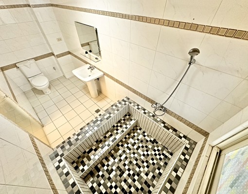 勤美👑台水電👑陽台獨洗曬👑流理台👑雙層冰箱.沙發 - Image 7