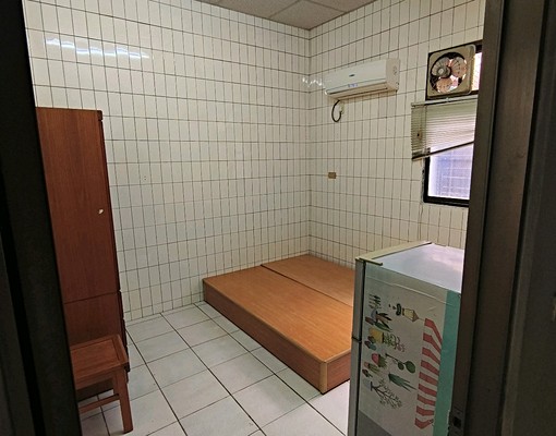 三層透天|整棟出租,三套房、六雅房 - Image 4