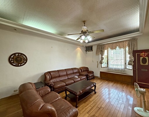 錦秀公車站🌟整棟免爬高租補籍🌟超大空間車位獨洗曬🌟寵物 - Image 3