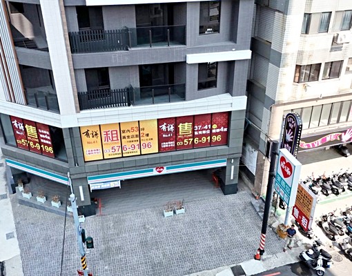 可住辦全新交屋國泰醫院旁三改一房一大廳空間含車位及管理費 - Image 2