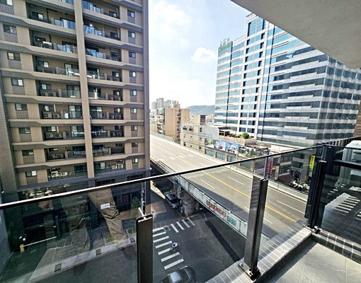 可住辦全新交屋國泰醫院旁三改一房一大廳空間含車位及管理費 - Image 12