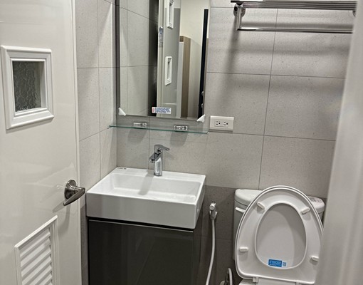 全新裝潢～近台茂！電梯套房～唯一露台戶（可租補） - Image 7