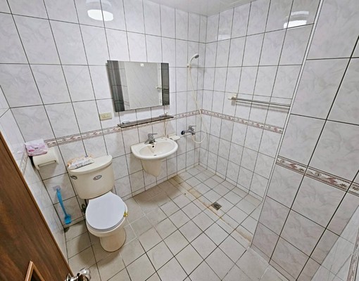 中和/可報稅租補入籍/現況交屋格局方正/採光通風雙陽台/機能 - Image 11