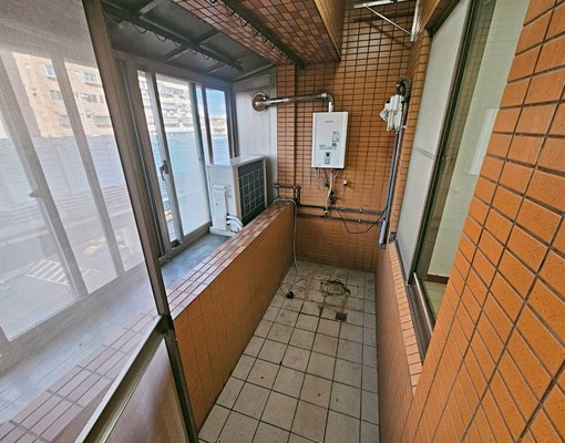 中和/可報稅租補入籍/現況交屋格局方正/採光通風雙陽台/機能 - Image 16