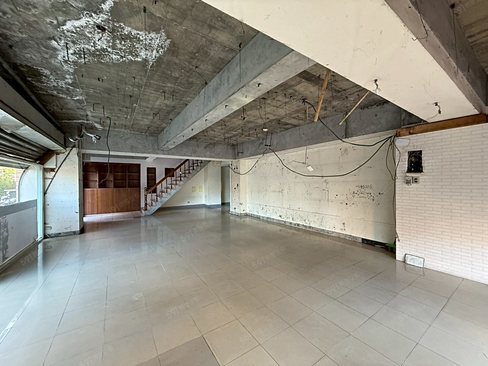 三角窗金店面.面寬九米