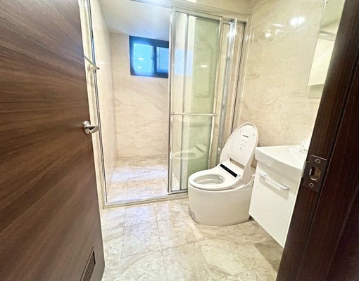 高鐵特區夢幻誠~全新3房+平面車位出租 - Image 6