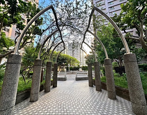 近A21.SOGO海華商圈歌德宮廷景觀二房 - Image 1
