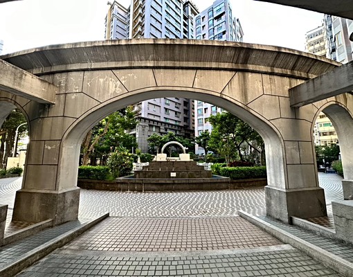 近A21.SOGO海華商圈歌德宮廷景觀二房 - Image 2