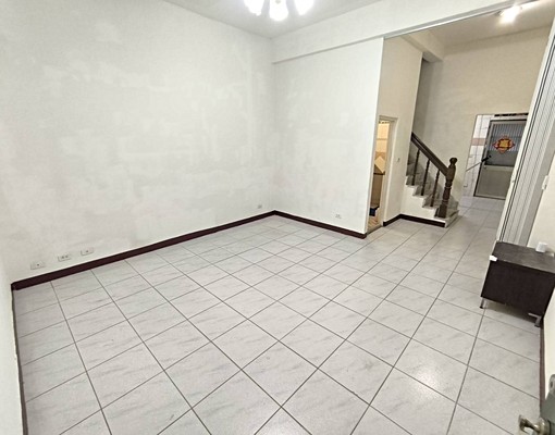 可停4台車,車庫可當倉庫,超低租金室內超大地坪透天~視野超棒 - Image 10