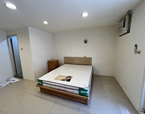 7坪陽台套房+第四台+寬頻網路 - Image 1