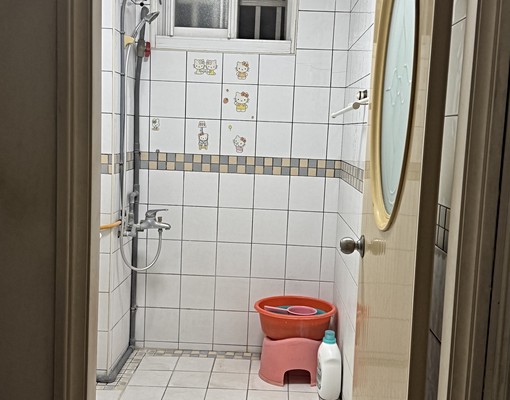 屋主自租免仲鳳甲77重劃區配備全新舒適雅房單純透天住家限女性 - Image 5