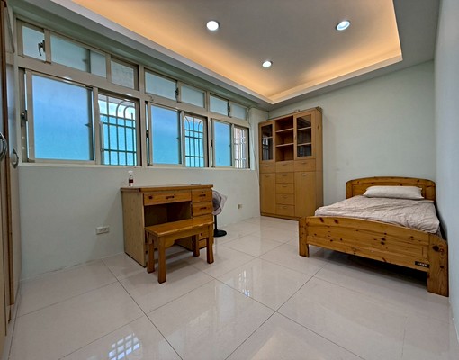 三房可租補仁愛機車可直達美寓 - Image 8