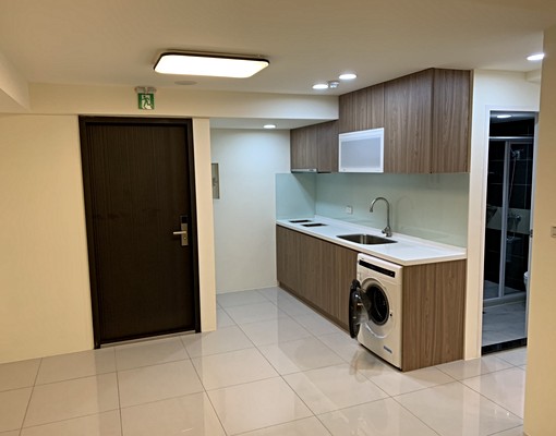 全新裝潢.3房.交通便捷.社區單純 - Image 1