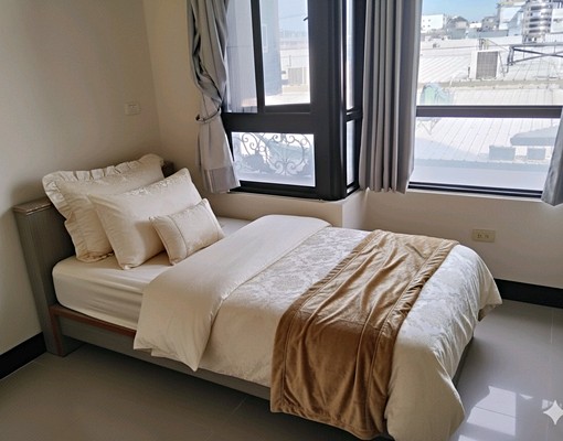 出差短租大玻璃採光雙人套房/室內汽車位可另租 - Image 6