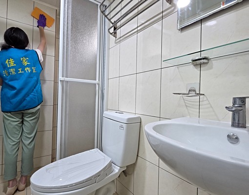 智能套房)垃圾處理)全新免治馬桶)飲水機)室內車位)網路快 - Image 7